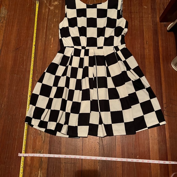 NWOT Esley Sleeveless Pleated Black & White Checkerboard Mini Dress-Large (M/L) - Picture 5 of 9